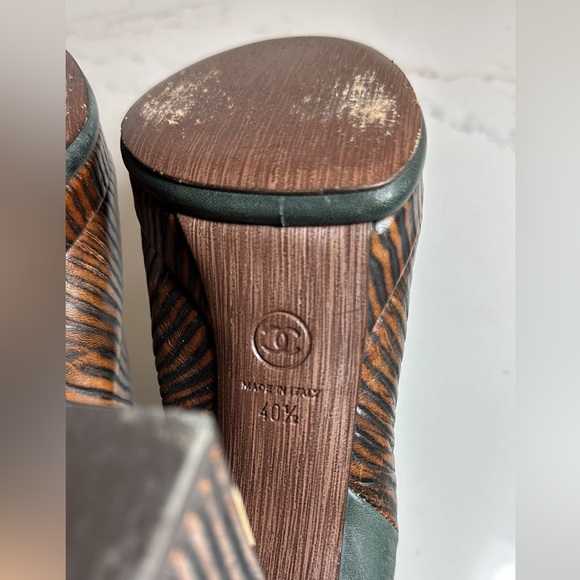 Chanel Interlocking CC Chelsea Boots - Picture 5 of 9